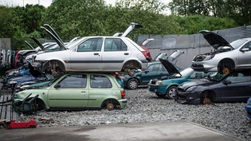 How Old Vehicles Contribute to Metal Recycling Systems
