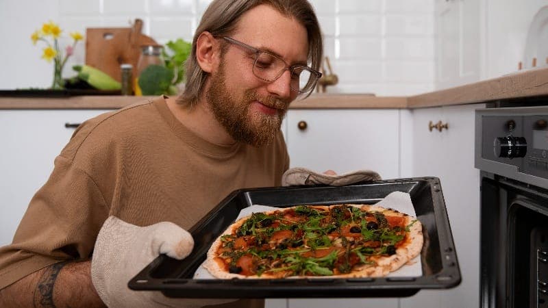 Can You Put Cardboard in Oven: Pizza Box Heat Risk